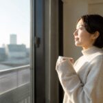 冬至の朝に恋愛の願いを整える女性